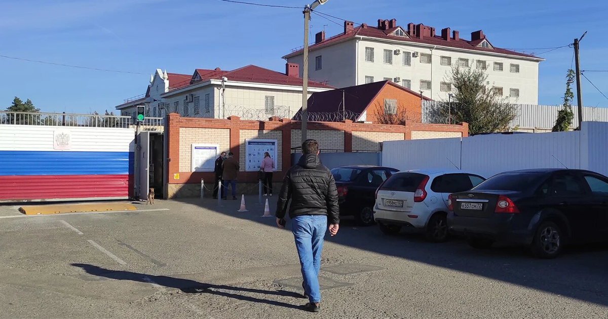 «На подвале в Выселках. Репортаж из кубанской станицы, запуганной пытками в местном отделе полиции», Медиазона